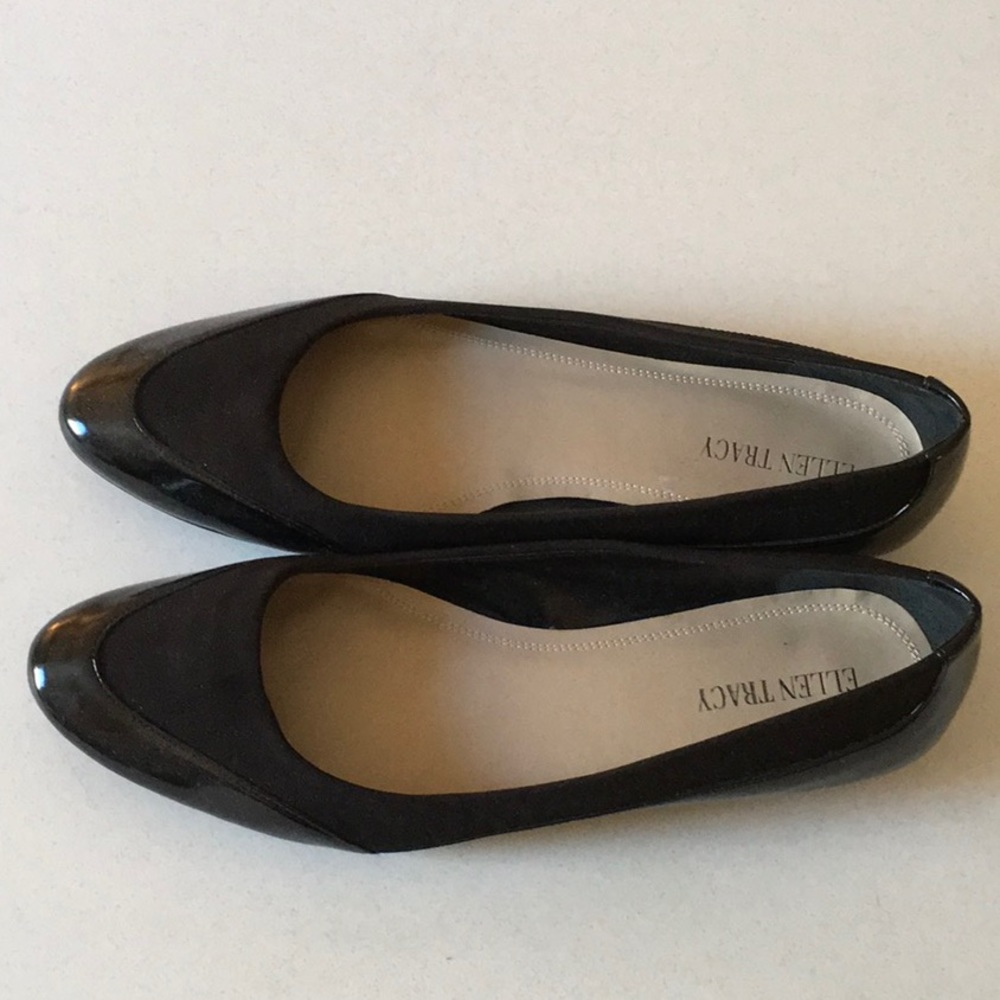 Ellen Tracy black pumps